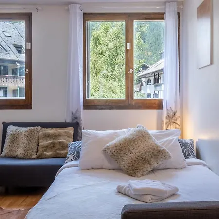 Gentianes - Center Next To Aiguille Du Midi Lift - By Cozee